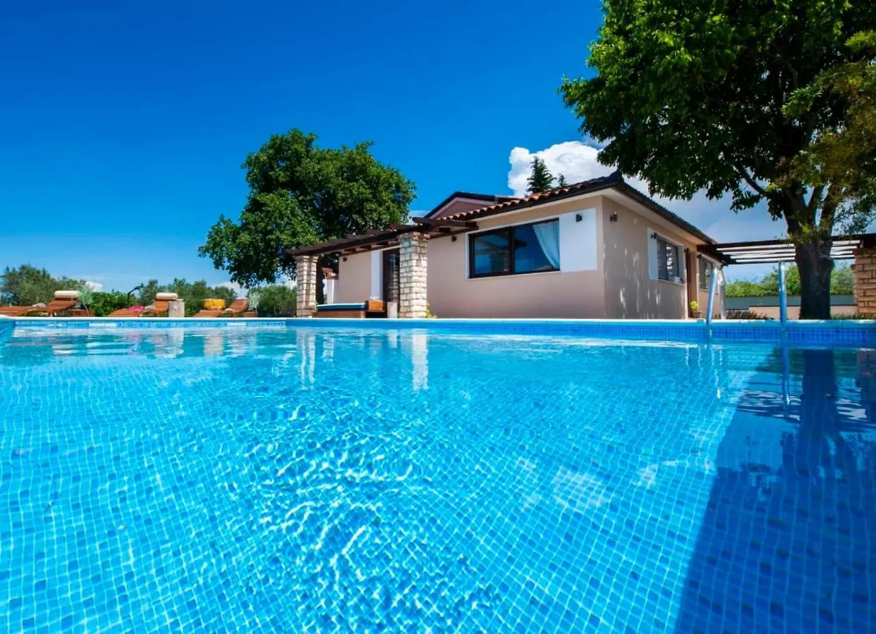 Villa Fauna Near The Town Of Rovinj Croatia