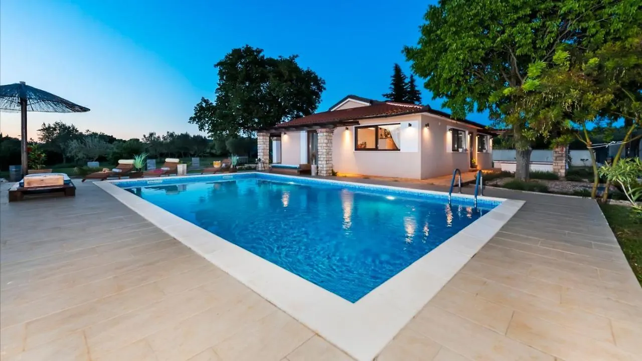 Villa Fauna Near The Town Of Rovinj Croatia