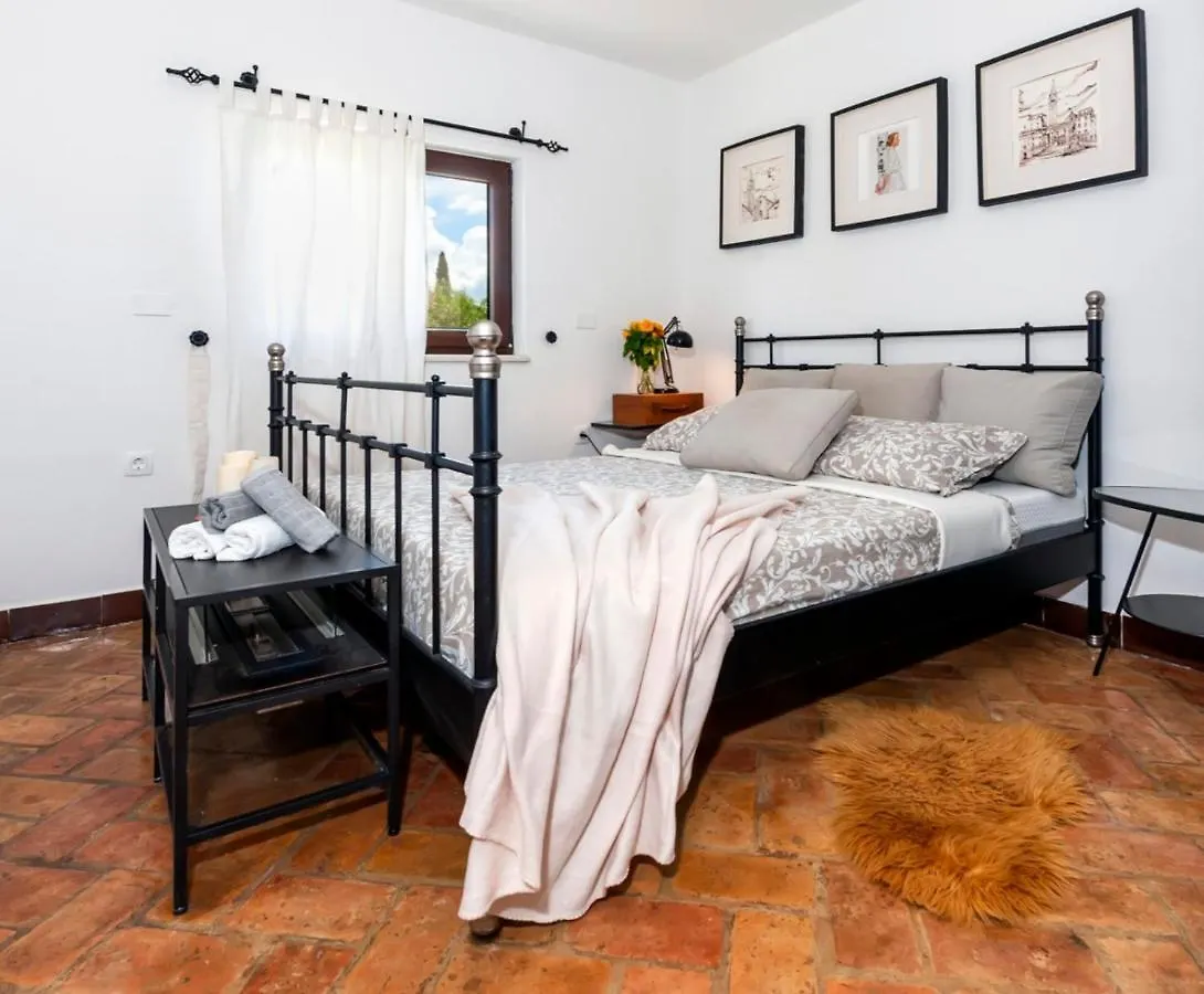 Villa Fauna Near The Town Of Rovinj